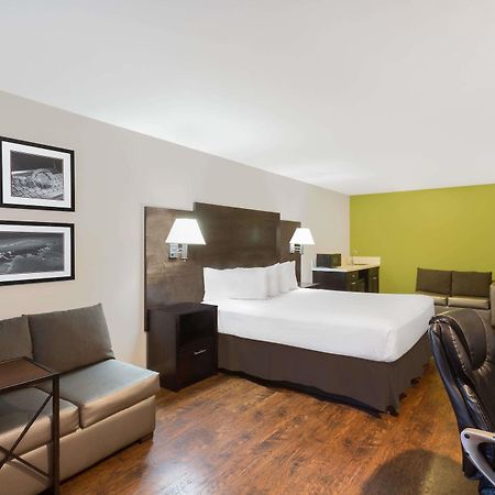 Baymont By Wyndham Modesto Salida Hotel Exterior photo