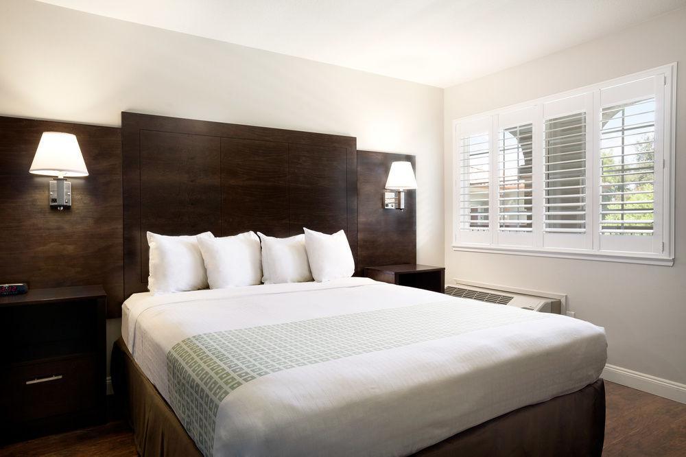 Baymont By Wyndham Modesto Salida Hotel Exterior photo